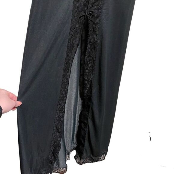 Vintage VASSARETTE- Black Full Length Nightgown with Front Slit, USA, Size 36 - Picture 7 of 9